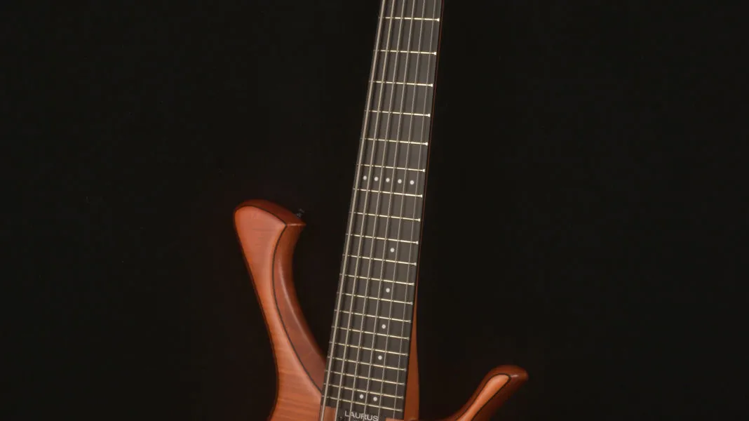 Quasar T900 XRH - Top in Figured Maple - Mahogany