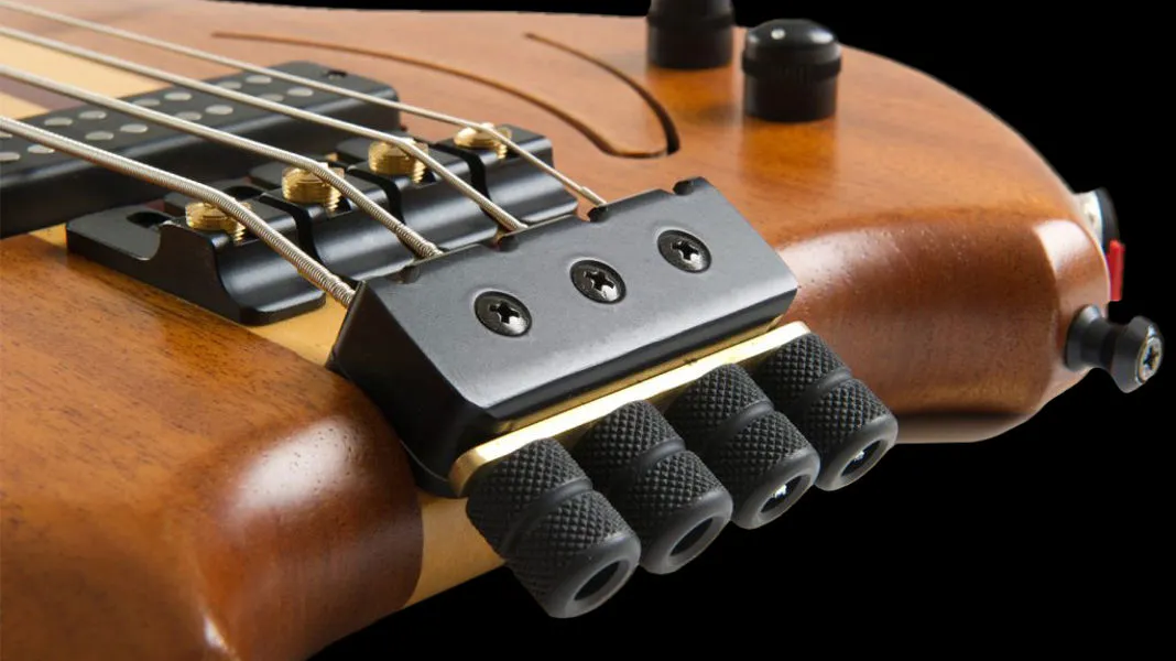 Laurus quasar 4 strings