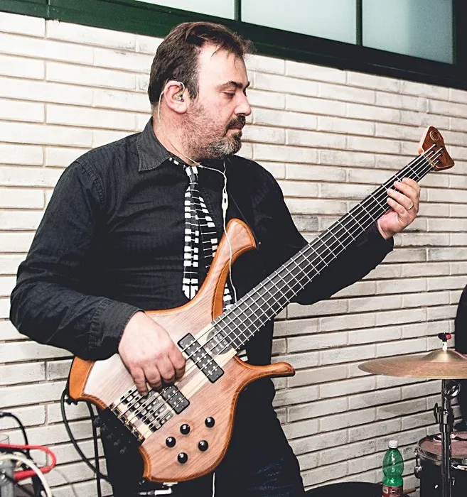 Antonio Colaruotolo plays Laurus Quasar T900 XRH