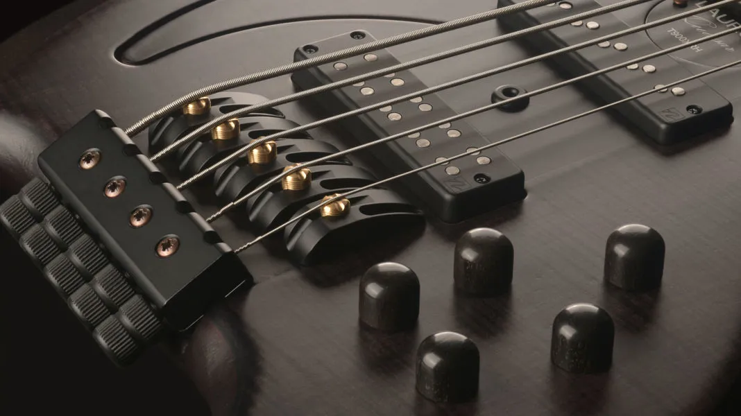 Quasar T900 XRH - Top in Figured Maple - Transparent Black