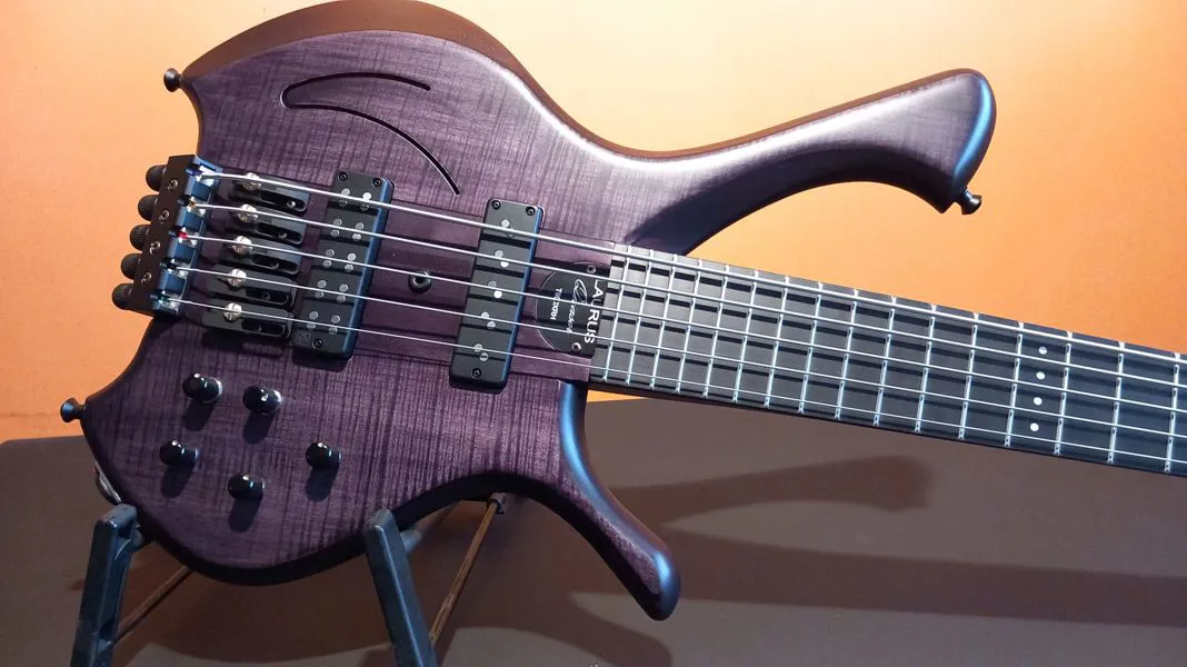 Laurus bass for sale: Quasar T900 XRH – Top in Figured Maple – 5 strings