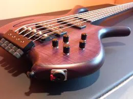 Laurus bass for sale: Quasar T900 XRH – Top in Figured Maple – 5 strings