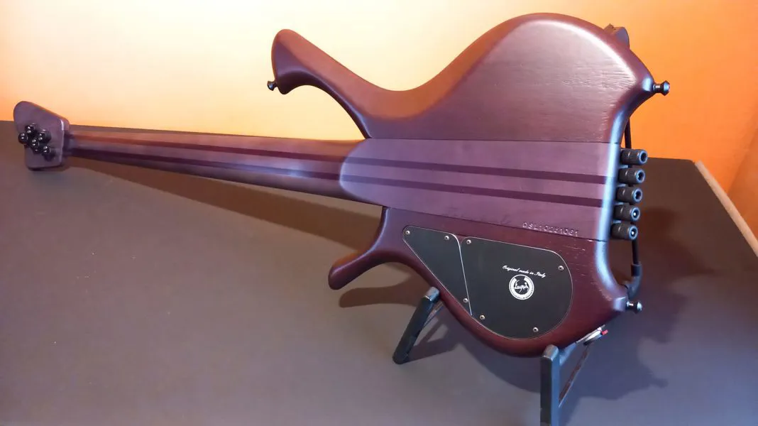 Laurus bass for sale: Quasar T900 XRH – Top in Figured Maple – 5 strings