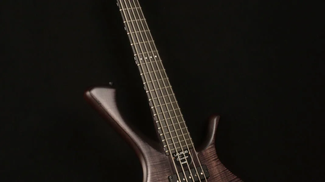 Quasar T900 XRH - Top in Figured Maple - Transparent Black