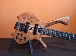 QUASAR T900 XRH-4  - Top in Olive wood 4 strings